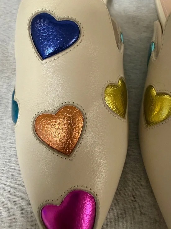 NIB Kurt Geiger Otter Love Beige Leather Heart-Accent Slip-On Mules - Size 7 - Picture 4 of 7